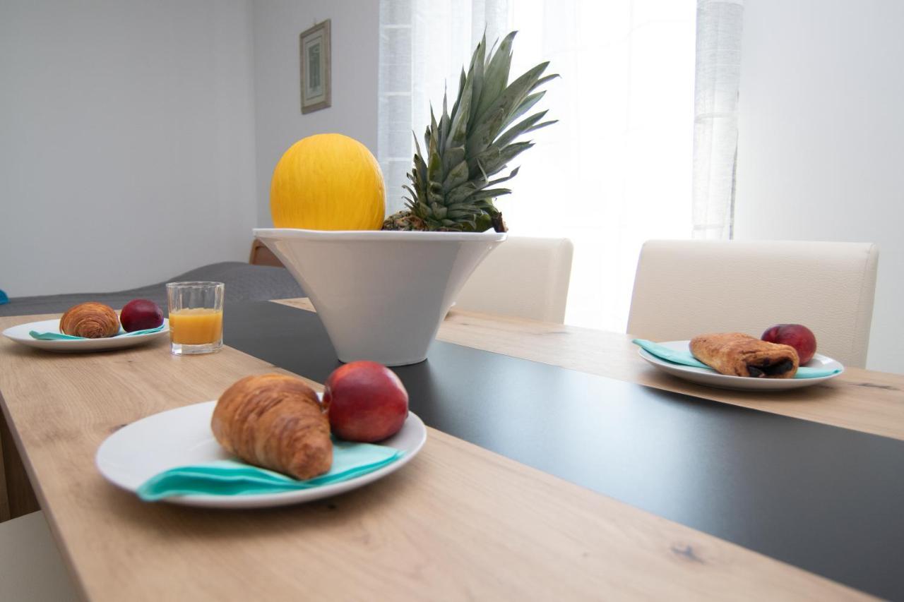 Valkane Beach Studio Apartment พูลา ภายนอก รูปภาพ