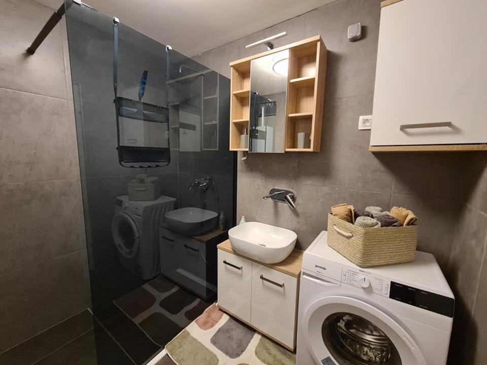 Valkane Beach Studio Apartment พูลา ภายนอก รูปภาพ