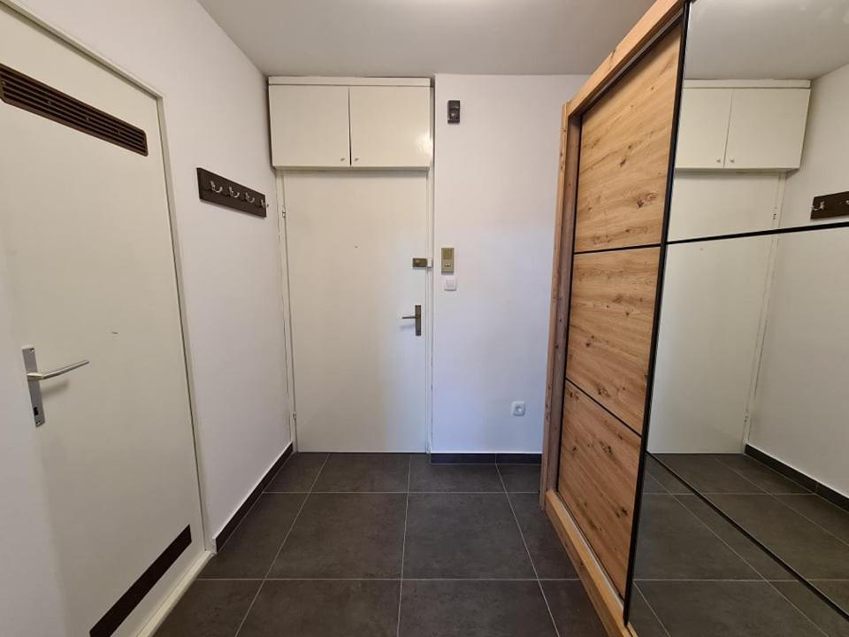 Valkane Beach Studio Apartment พูลา ภายนอก รูปภาพ