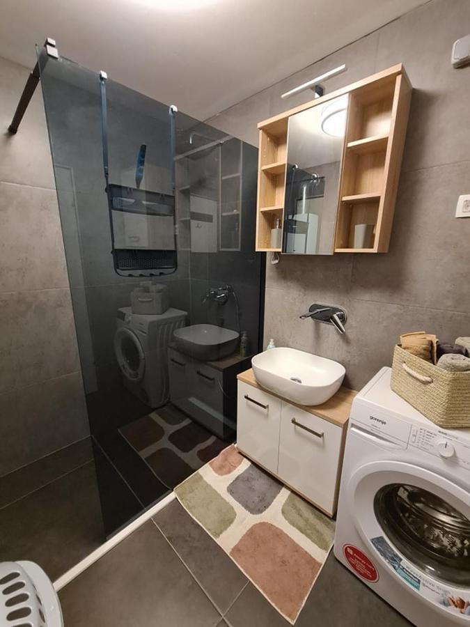 Valkane Beach Studio Apartment พูลา ภายนอก รูปภาพ