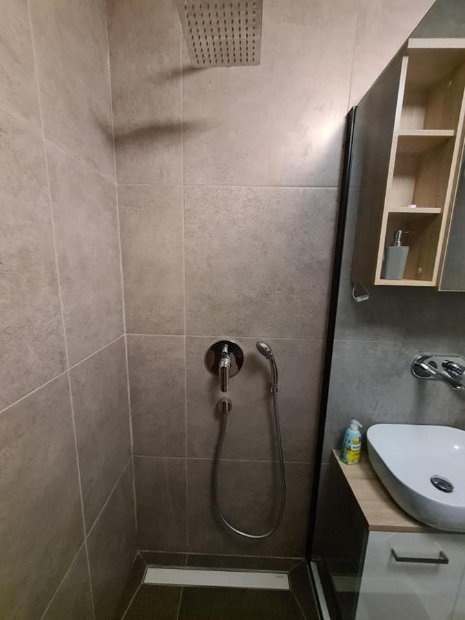 Valkane Beach Studio Apartment พูลา ภายนอก รูปภาพ