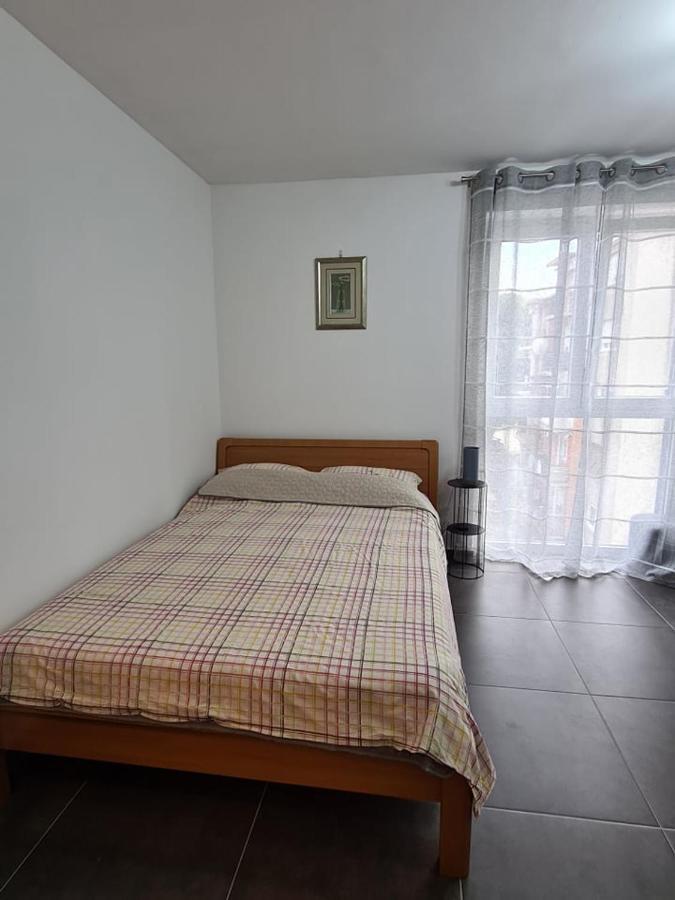 Valkane Beach Studio Apartment พูลา ภายนอก รูปภาพ